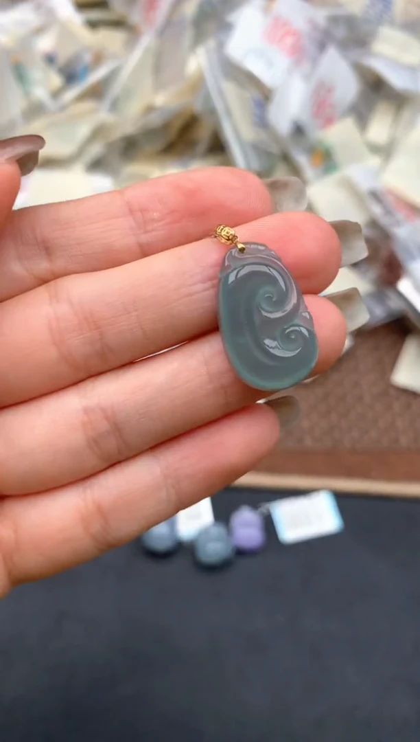 18K金镶嵌挂件翡翠一