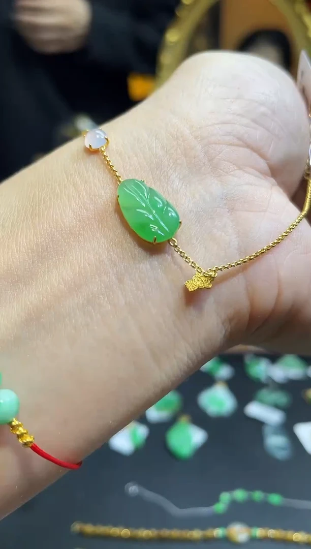 颈饰18K金镶嵌翡翠手链