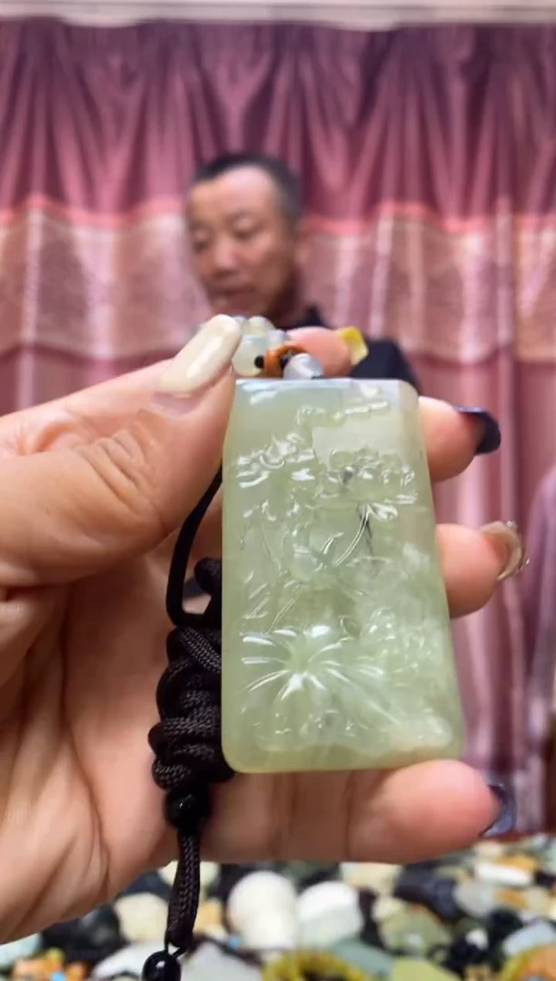 未镶嵌岫玉吊坠