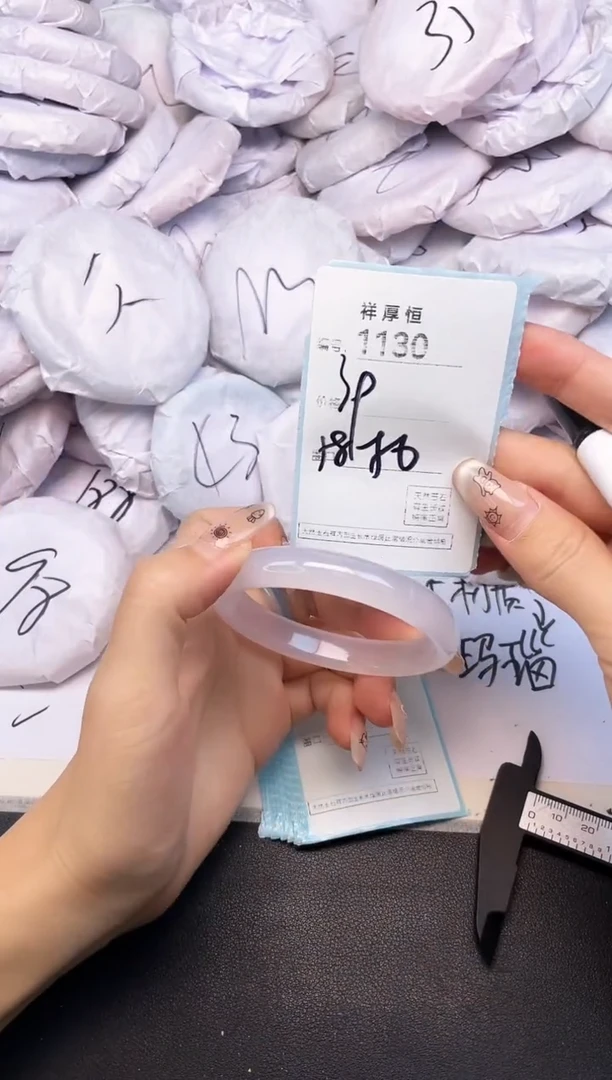 玛瑙/玉髓手镯未镶嵌1130