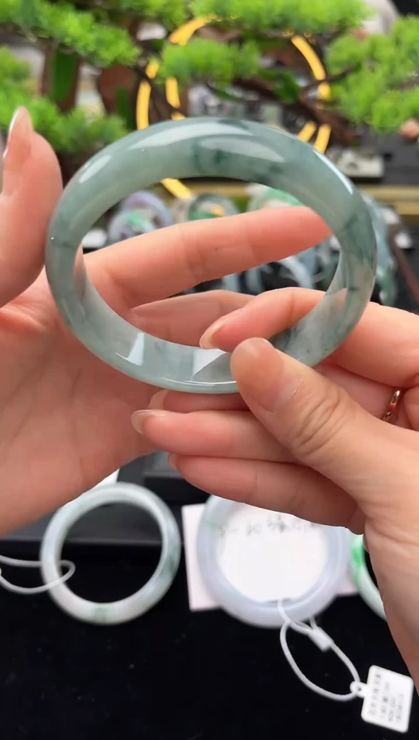 未镶嵌手镯翡翠手镯