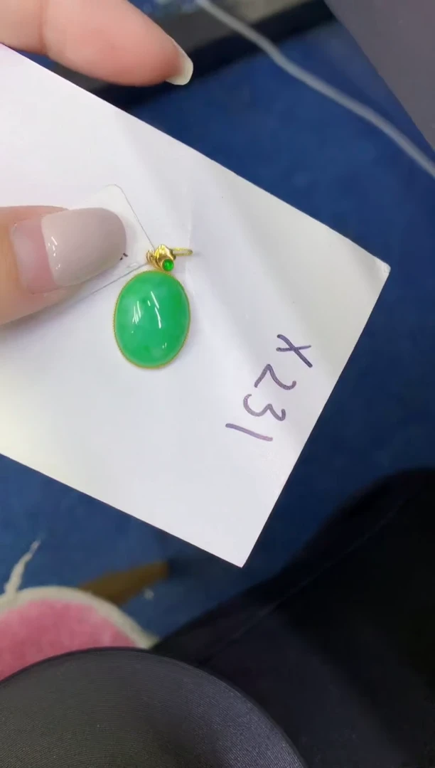 颈饰18K金镶嵌翡翠缅甸天然翡翠A货