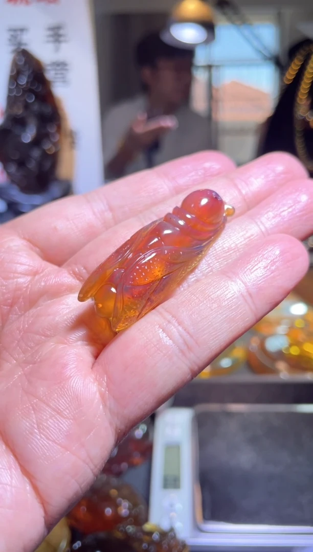 【闪购商品】琥珀裸石未镶嵌橘红蜜 蝉