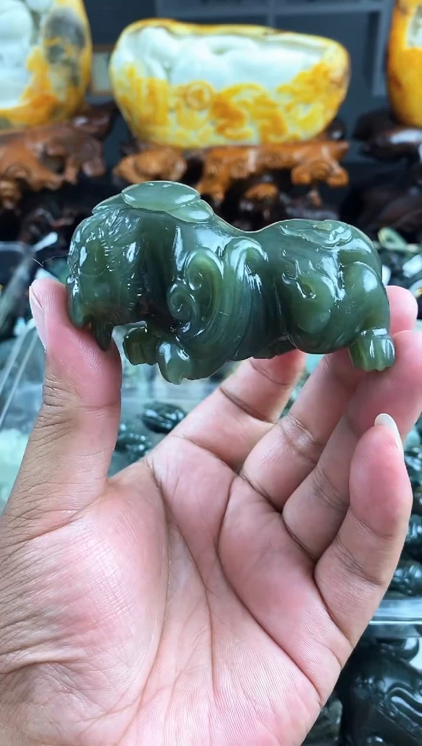 和田玉未镶嵌颈饰1