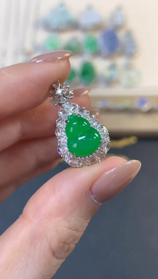 翡翠18K金镶嵌吊坠(不含链)葫芦吊坠18800