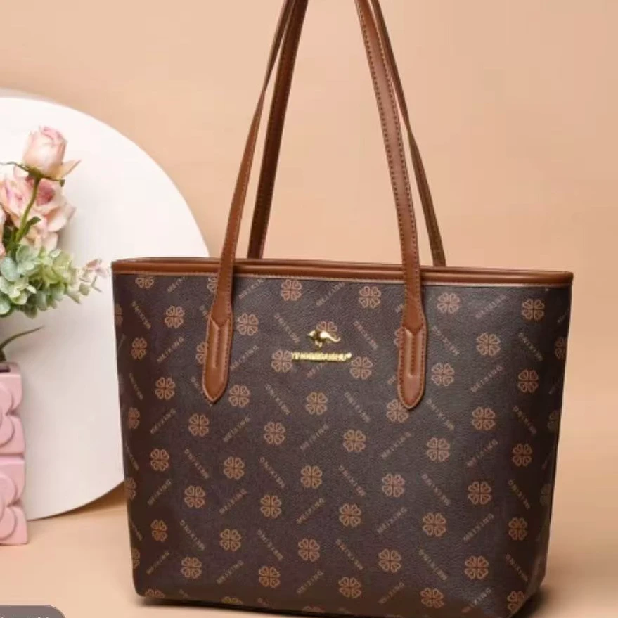 新款时尚四叶草两件套