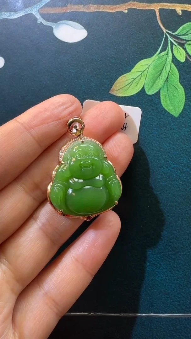 颈饰18K金镶嵌和田玉吊坠