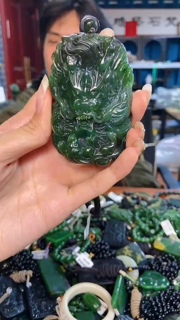 未镶嵌和田玉挂件1