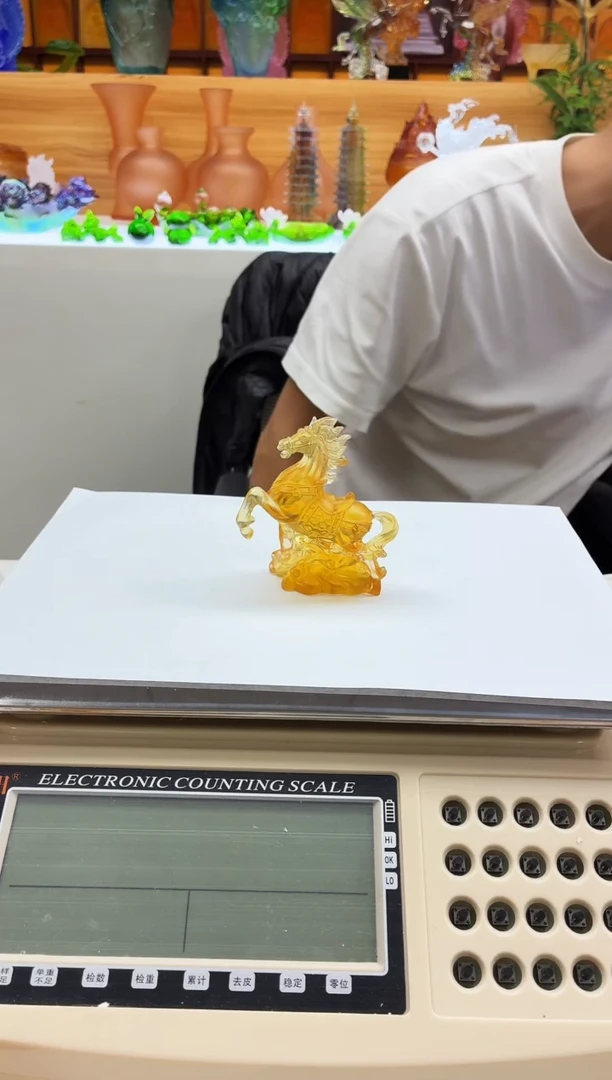 手工艺品琉璃琥珀色生肖马茶宠摆件8*9公分