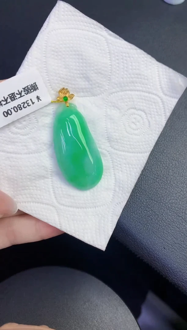 颈饰18K金镶嵌翡翠缅甸天然翡翠A货