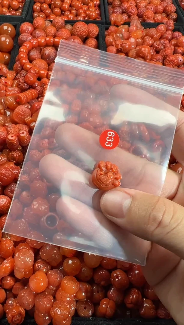 南红玛瑙未镶嵌颈饰1