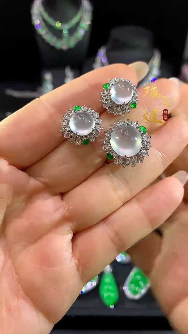 18K金镶嵌戒指翡翠两件套