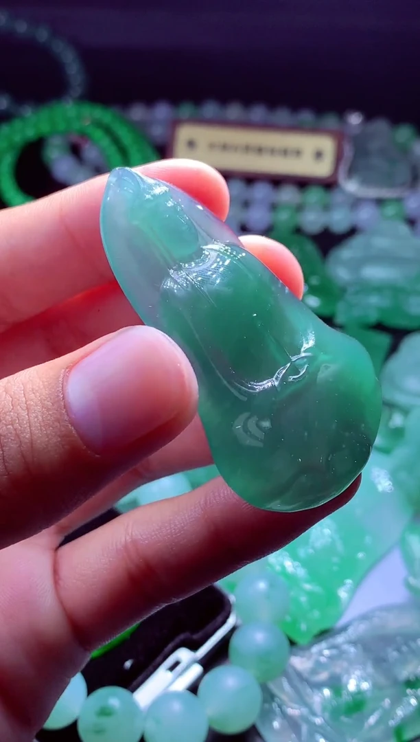 未镶嵌定制翡翠盼?翡翠毛货定制