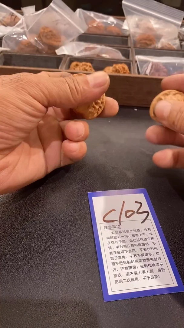 文玩核桃把件白狮子