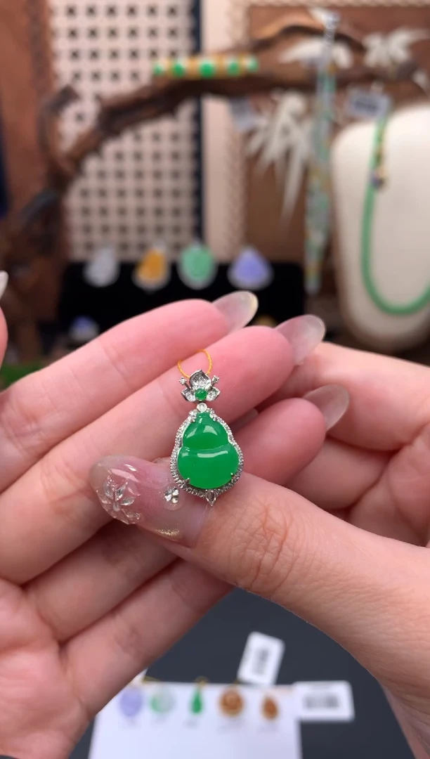 18K金镶嵌定制翡翠48小时鉴赏期 退货不扣服务费