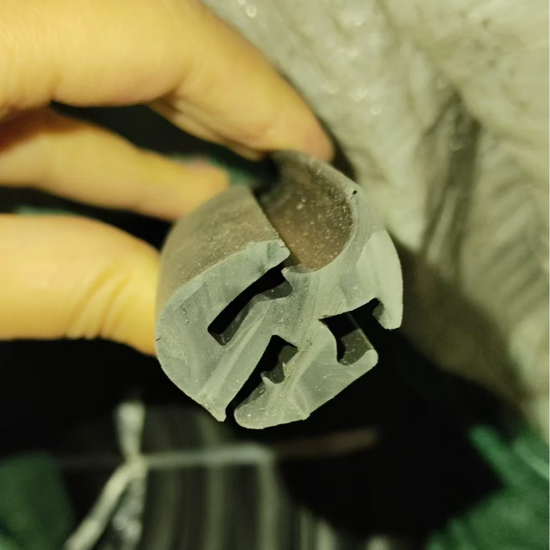 山推160推土机配件侧窗玻璃绒植胶条长度1米