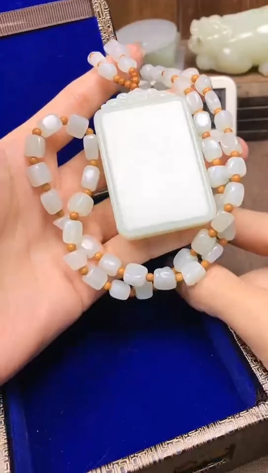 颈饰未镶嵌和田玉风**代 风华