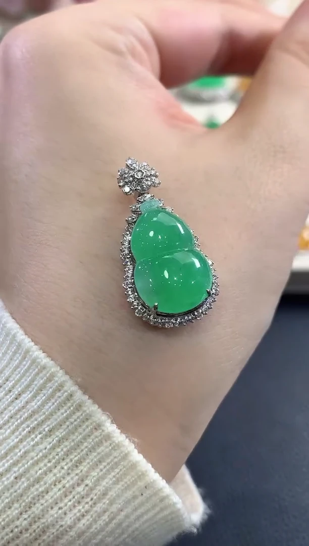 吊坠(不含链)18K金镶嵌翡翠b81