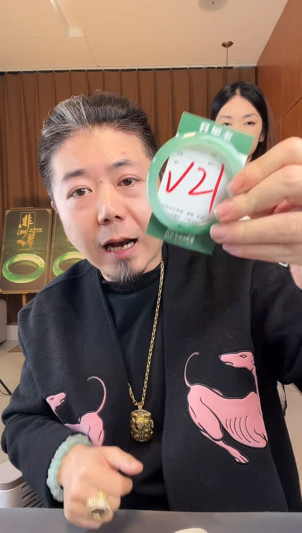 【闪购商品】石英质玉手镯未镶嵌非洲翠