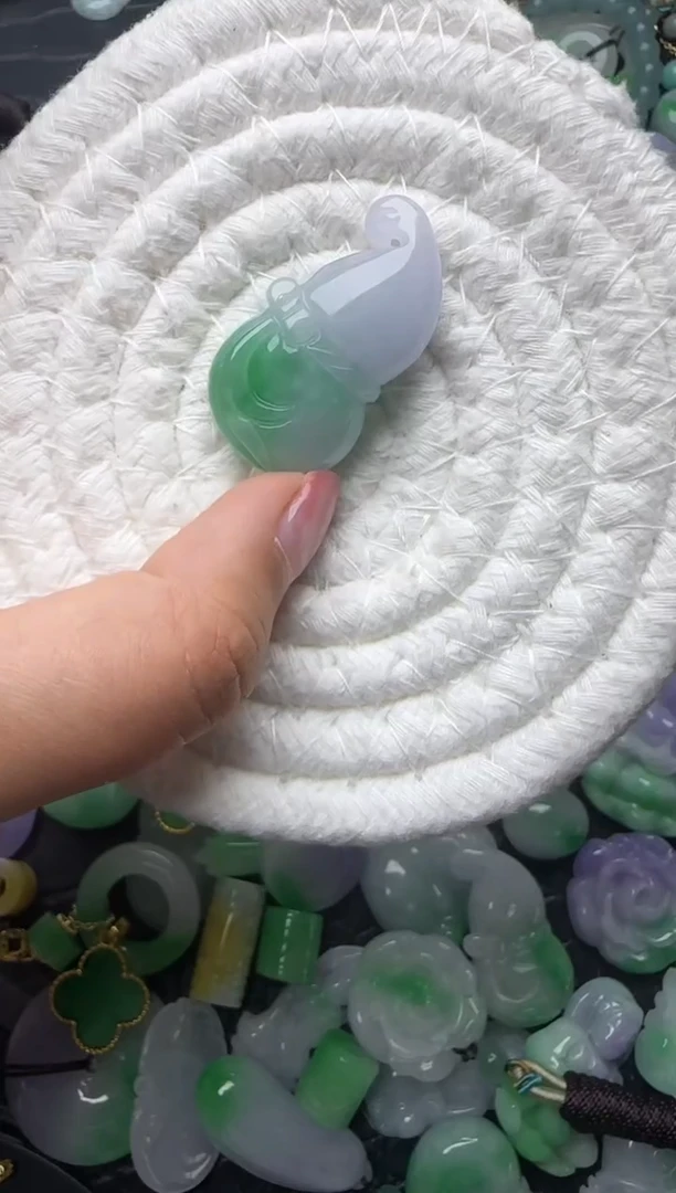 颈饰未镶嵌翡翠缅甸翡翠吊坠