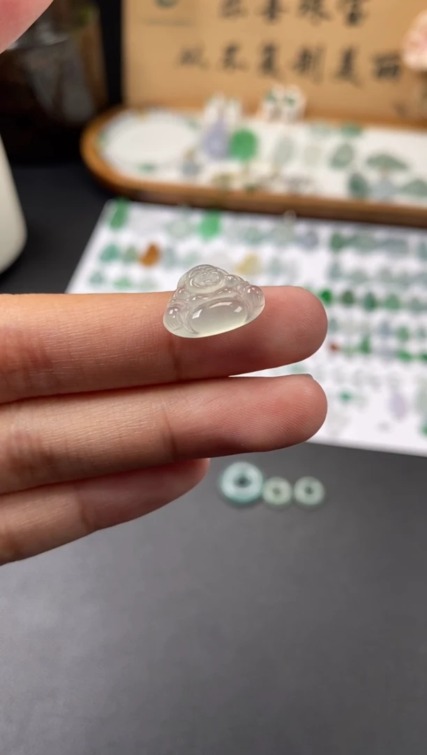 翡翠未镶嵌颈饰翡翠冰种佛公