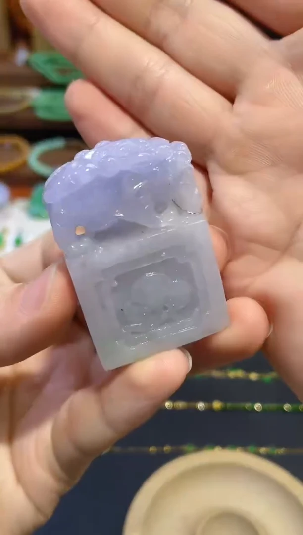 颈饰未镶嵌翡翠印章