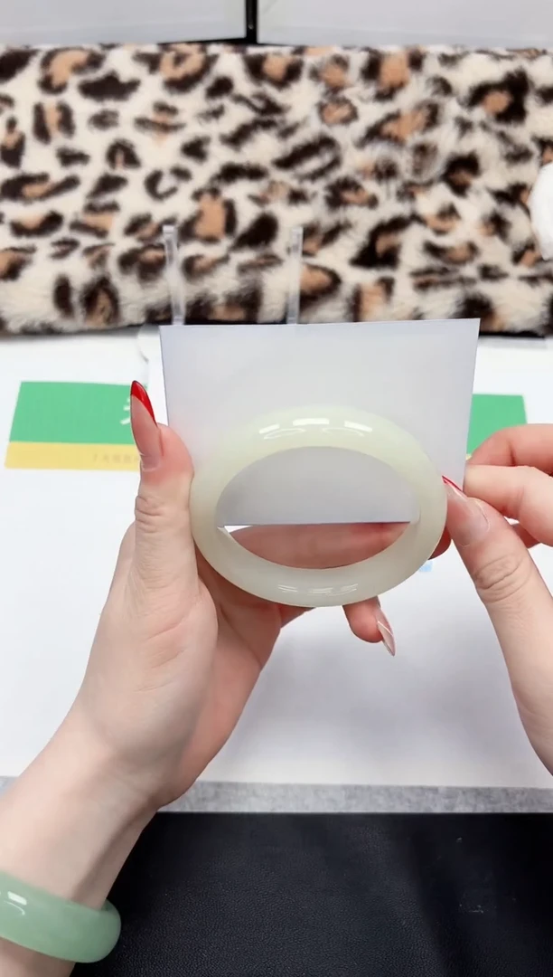 【闪购商品】石英质玉手镯未镶嵌42-60.4