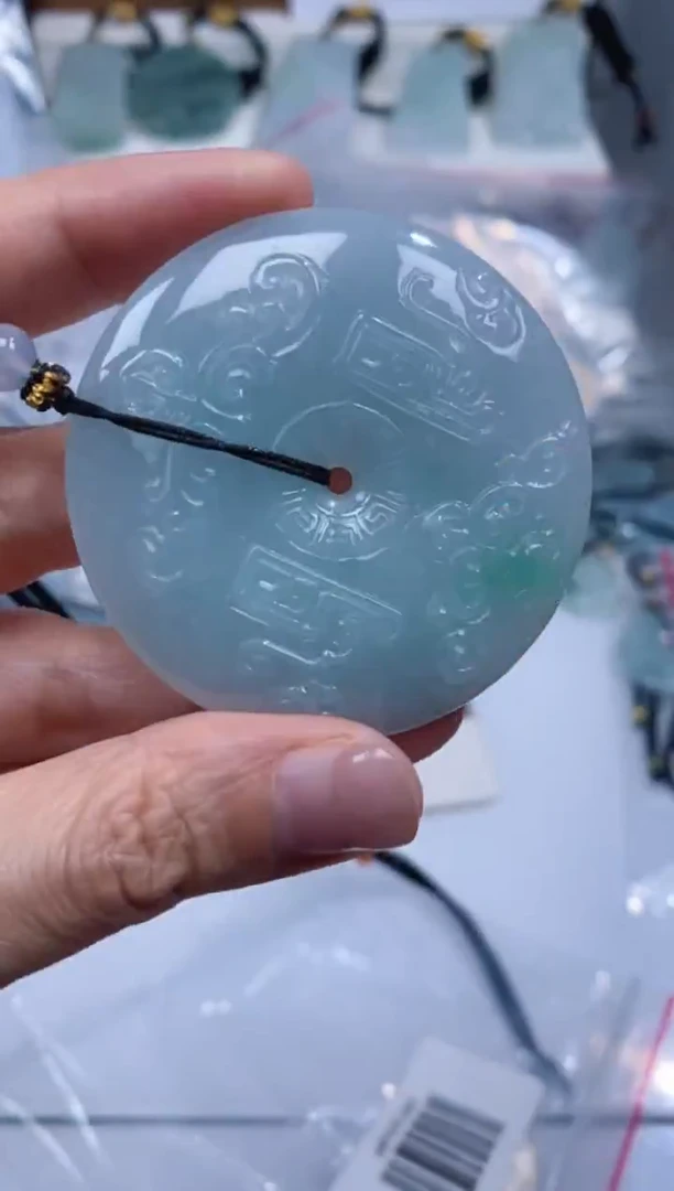 颈饰未镶嵌翡翠吊坠