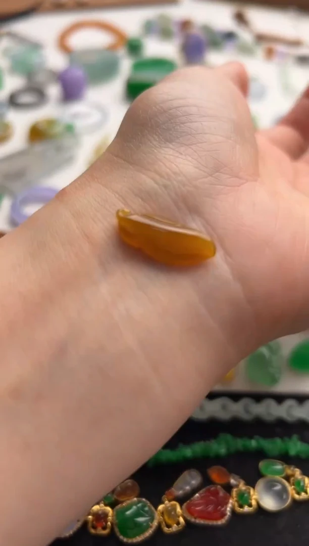 定制翡翠未镶嵌黄 玉兰花1200