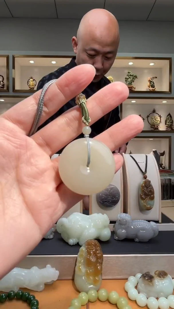 颈饰未镶嵌和田玉苏