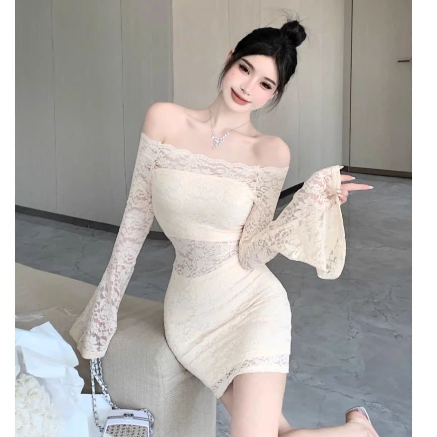 法式名媛纯欲性感一字肩喇叭袖连衣裙秋冬气质蕾丝收腰包臀裙短裙