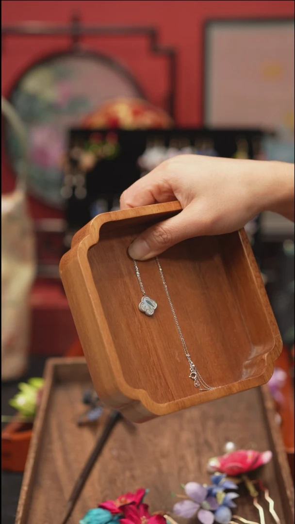 刺绣非遗绒花饰品