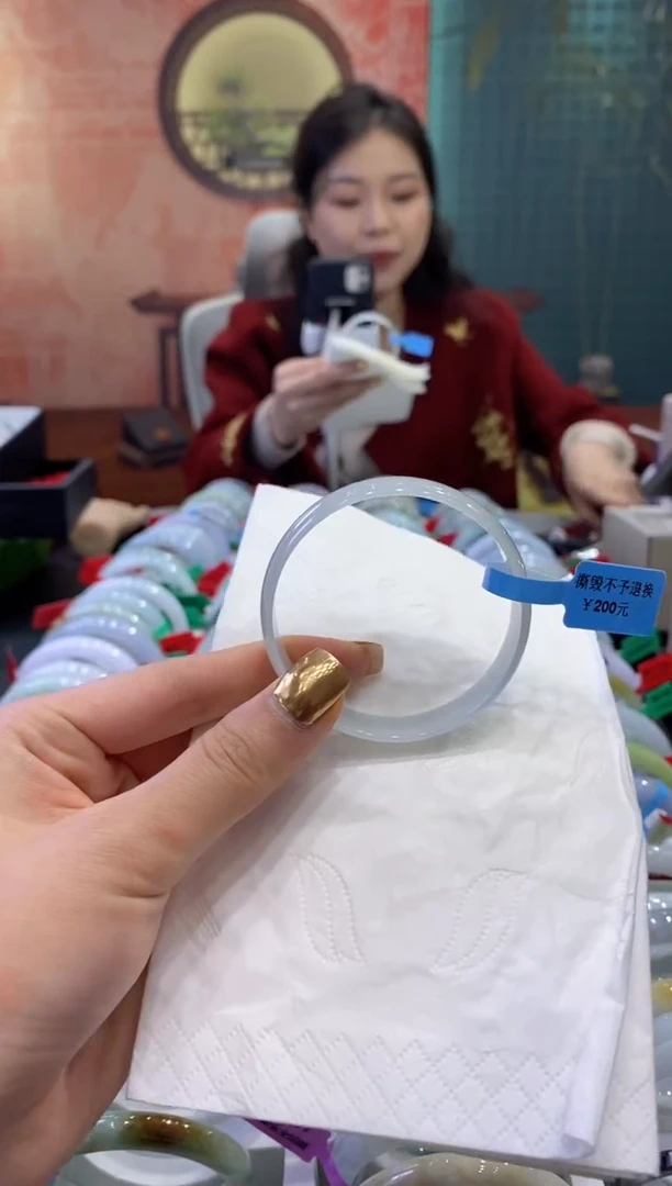 【闪购商品】翡翠手镯未镶嵌多人10833