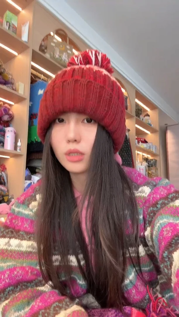 羊毛新年红翻边帽