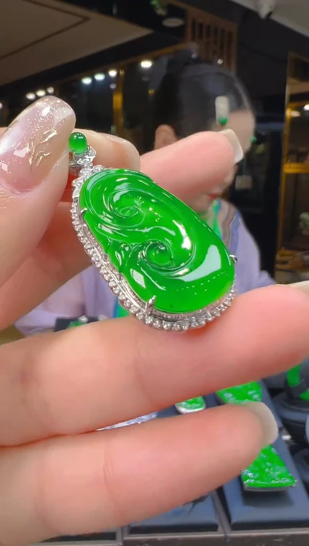 吊坠(赠链)18K金镶嵌翡翠072