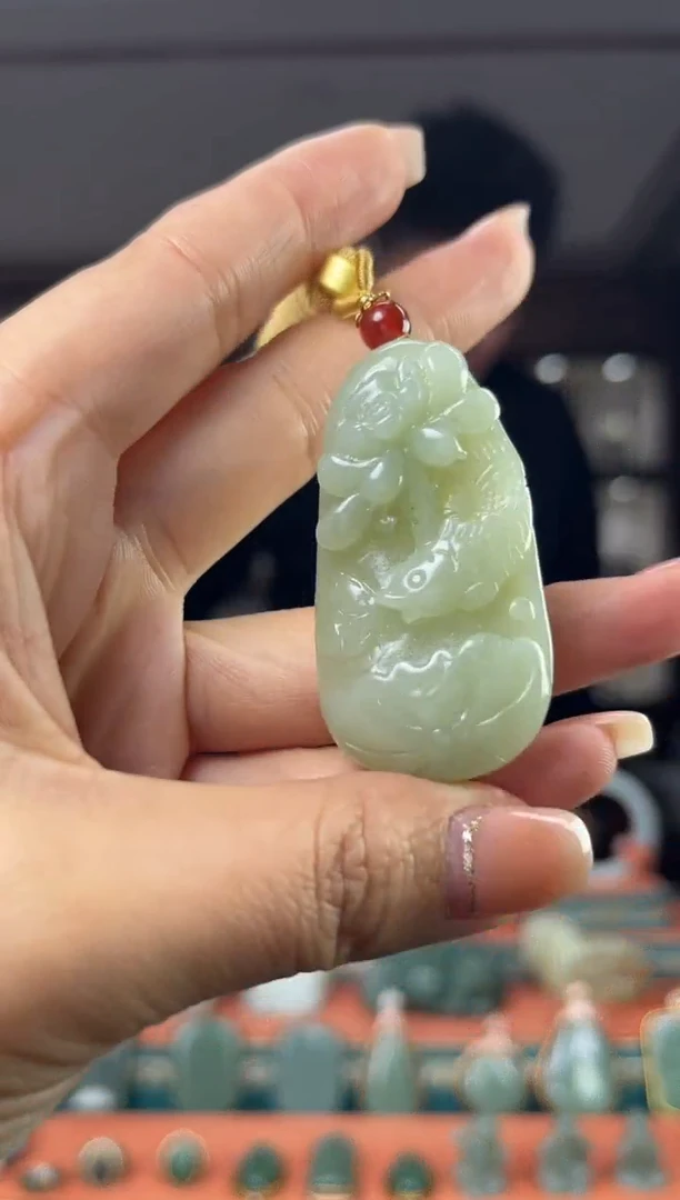 颈饰未镶嵌和田玉佩佩