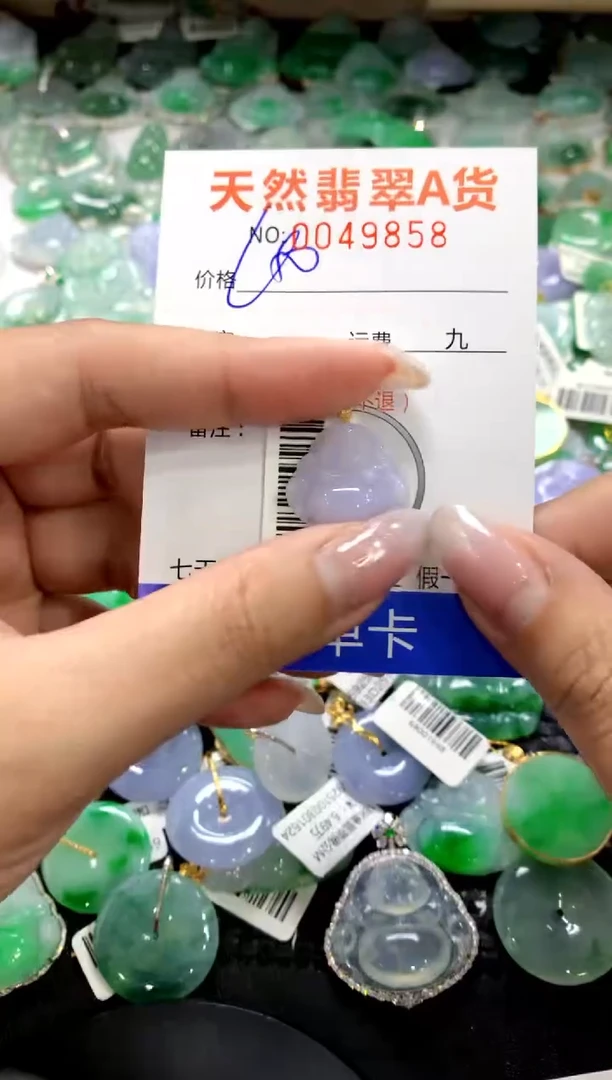 颈饰18K金镶嵌翡翠1111111111111111