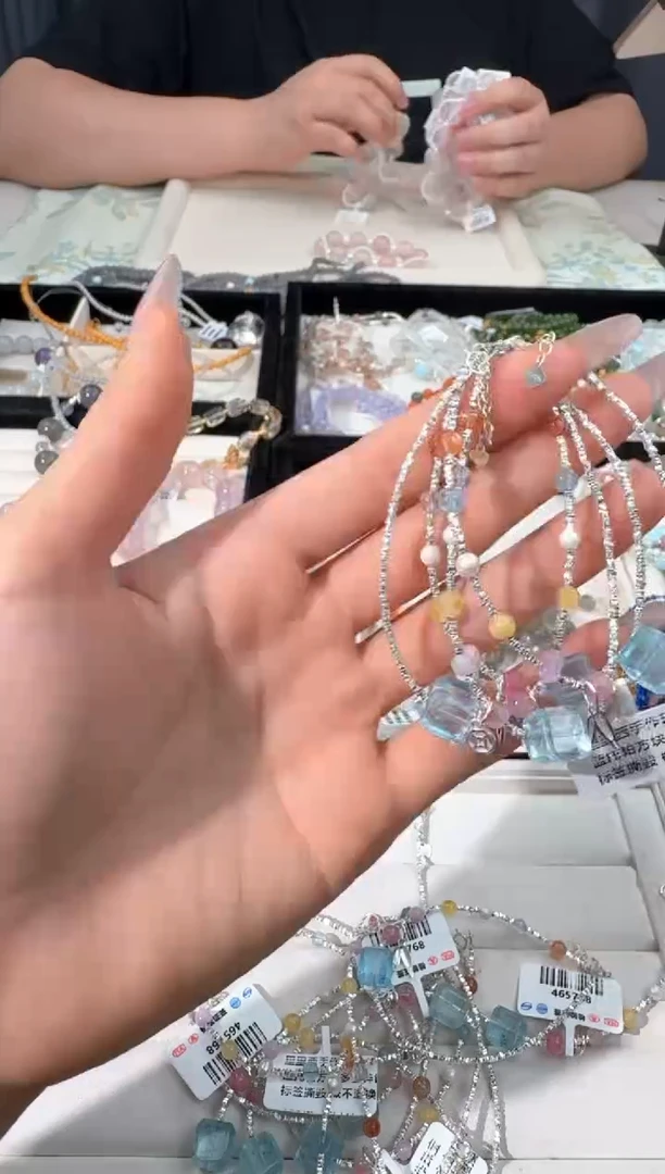 水晶手链银S925镶嵌Q028蓝托帕方块碎银款
