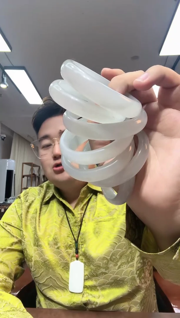 未镶嵌蛇纹石玉手链多样性随机发货