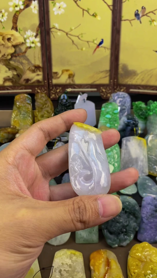 翡翠未镶嵌颈饰悟道