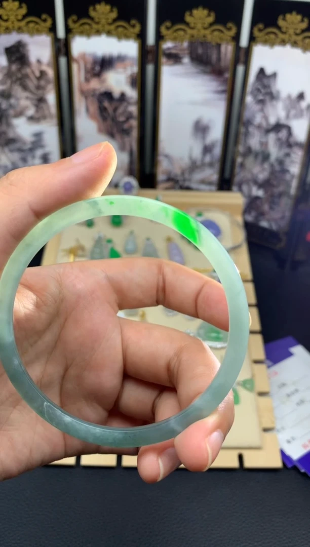 翡翠未镶嵌颈饰///////////////