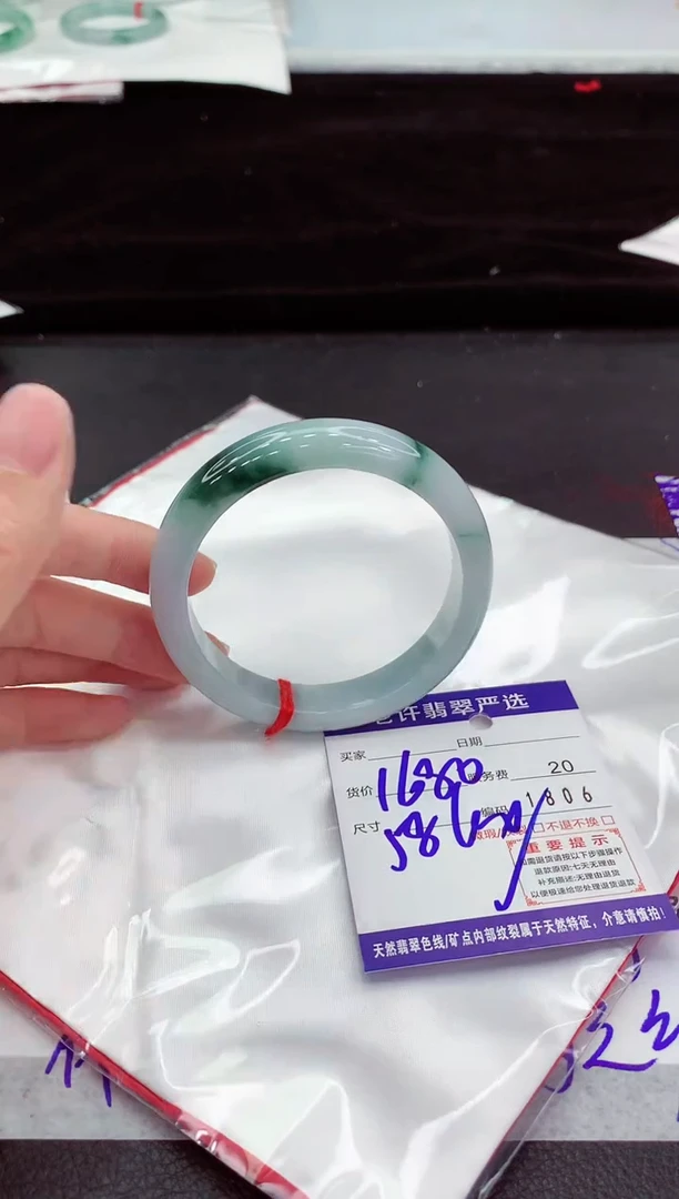翡翠手镯未镶嵌1111111111111111