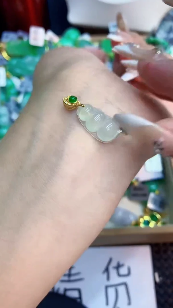 翡翠未镶嵌吊坠(不含链)1