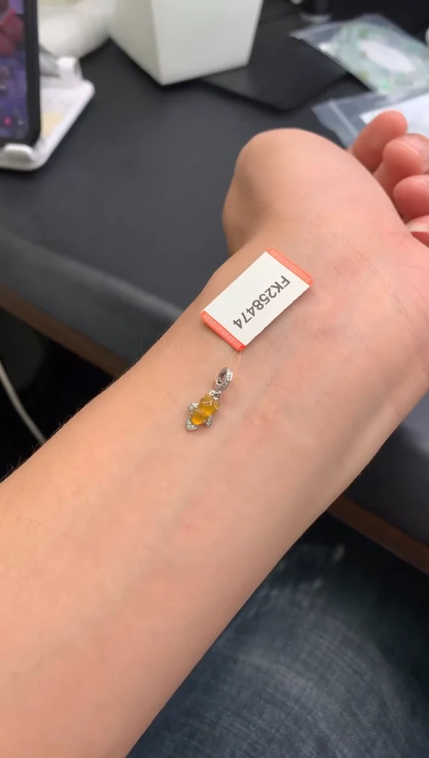 颈饰18K金镶嵌翡翠48小时鉴赏期 退货不扣服务费