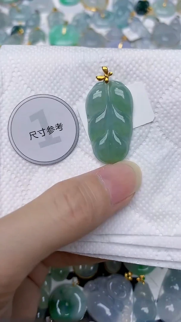 颈饰18K金镶嵌翡翠天然A货翡翠