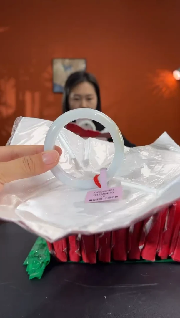 未镶嵌手镯翡翠4