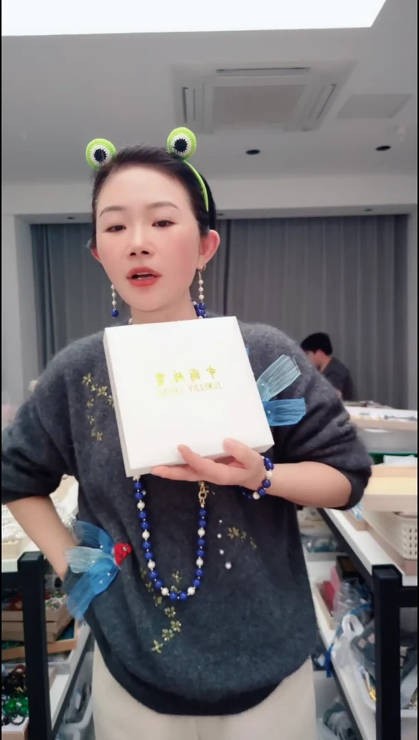 羽毛2551白色盒子