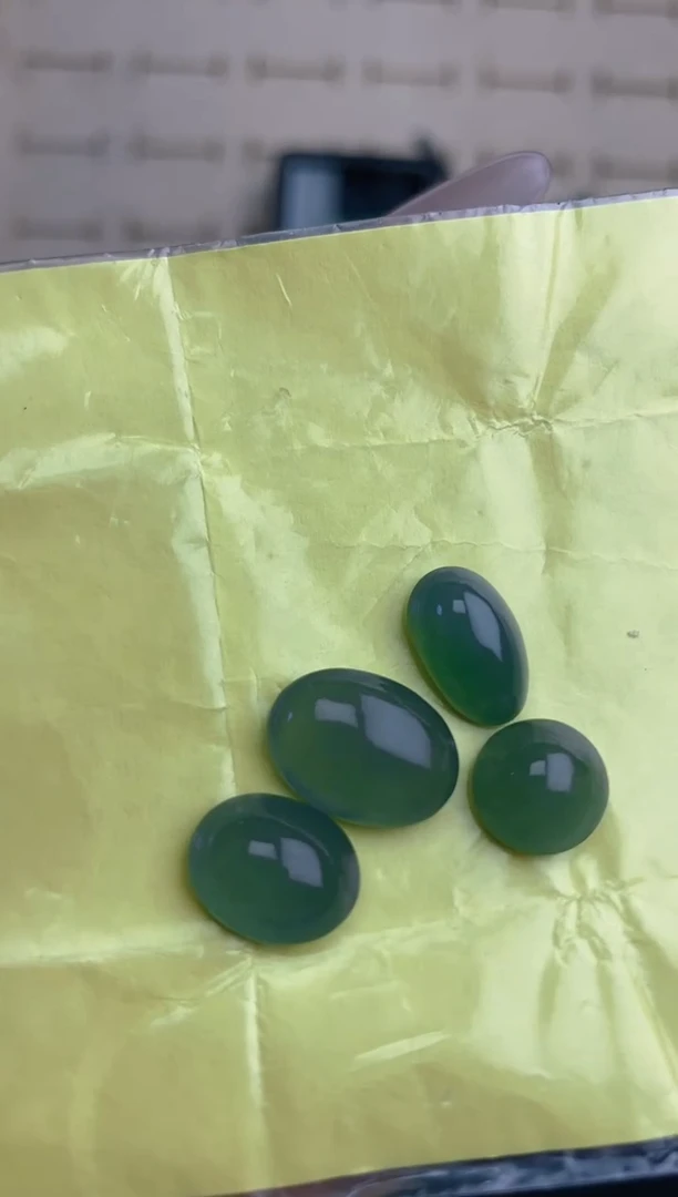 定制翡翠未镶嵌天然翡翠蛋面50