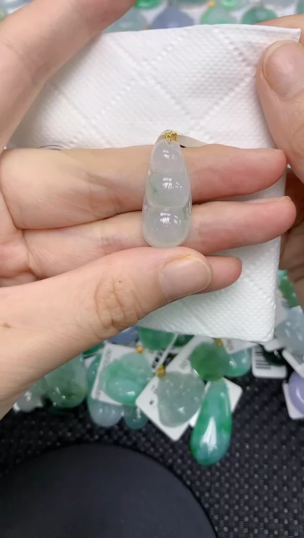 颈饰18K金镶嵌翡翠111111111