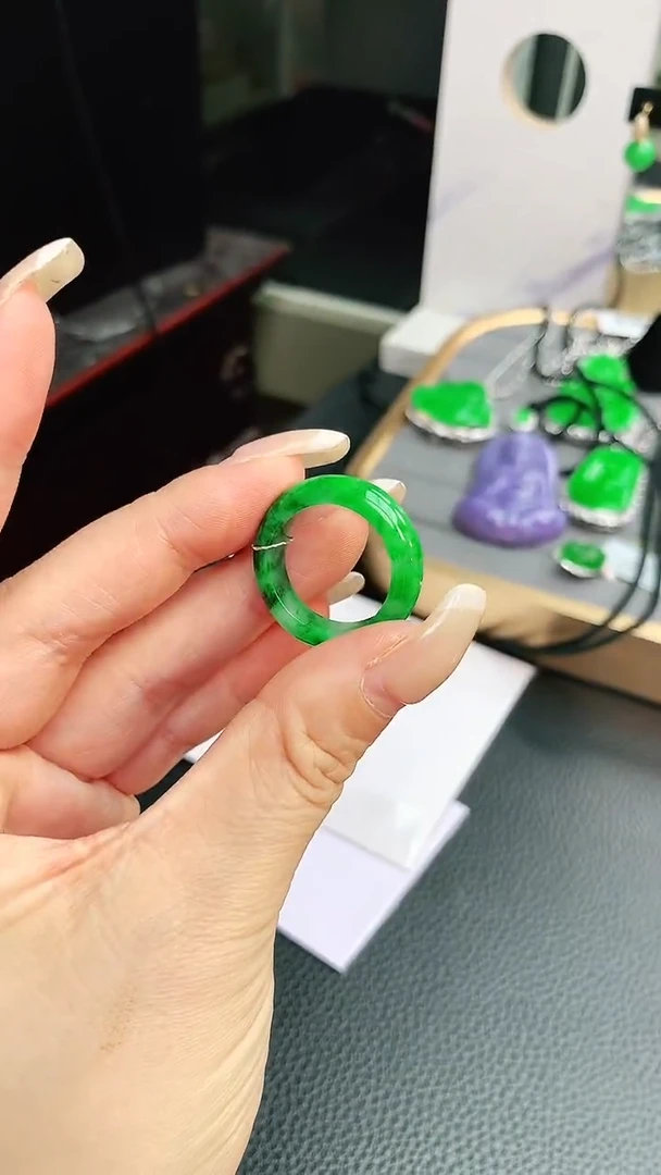 未镶嵌戒圈翡翠冠****姐赠礼盒证书